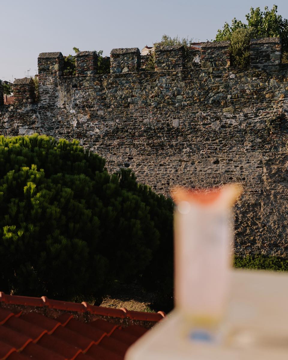 Ποτό μπροστά στα τείχη του κάστρου