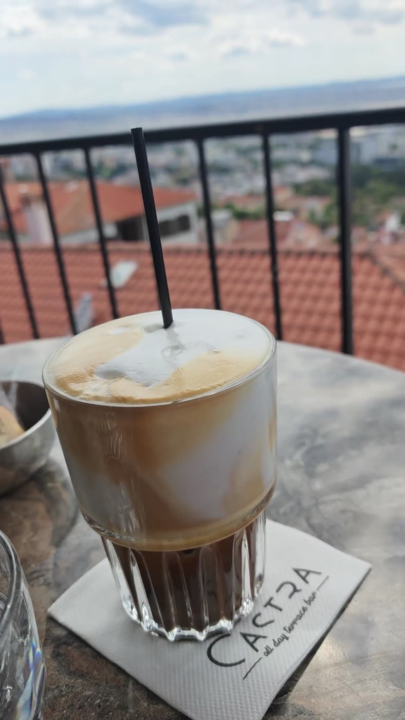 Freddo espresso με σουβέρ Castra
